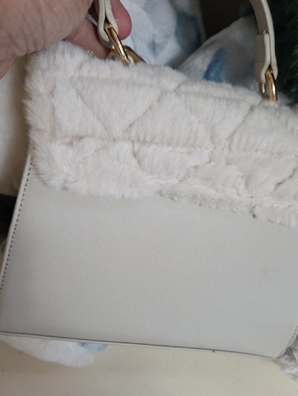 NWT ALDO Cream Quilted Faux Fur Top Satchel with Gold Chain Charms - Picture 14 of 14